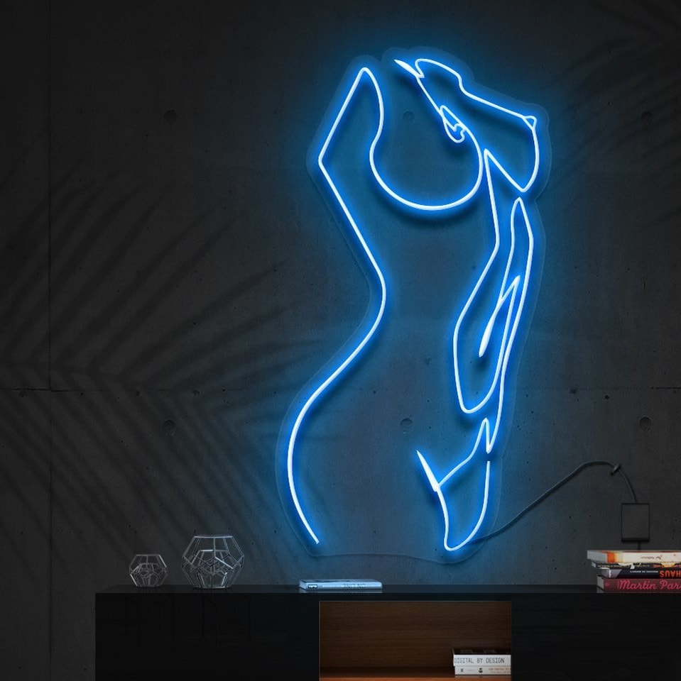 "Non si Renaissance" Not so Renaissance " Neon Sign" translates to "Pas si Renaissance" Enseigne au néon" in French.