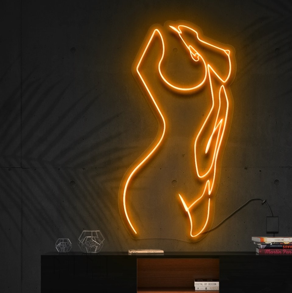 "Non si Renaissance" Not so Renaissance " Neon Sign" translates to "Pas si Renaissance" Enseigne au néon" in French.