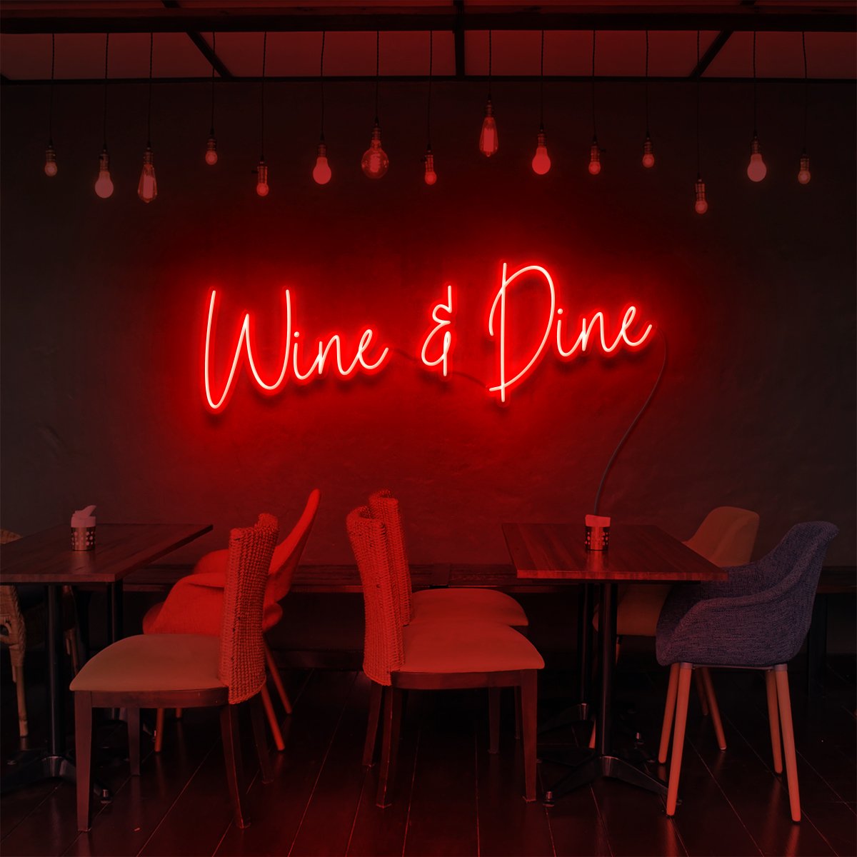 "Enseigne Néon 'Wine & Dine' pour Bars & Restaurants"