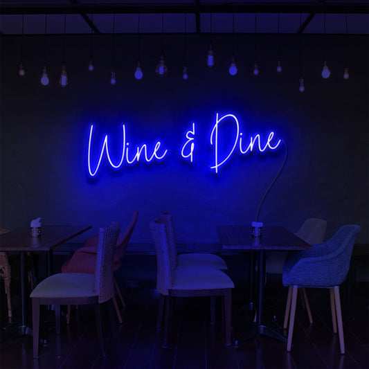 "Enseigne Néon 'Wine & Dine' pour Bars & Restaurants"